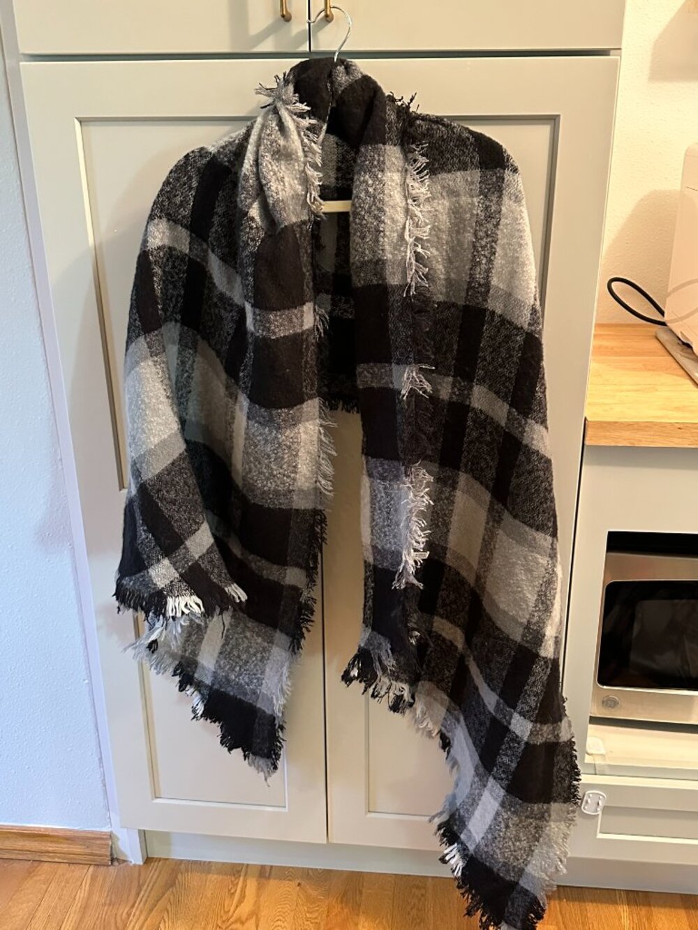 Black and White Plaid Blanket Scarf